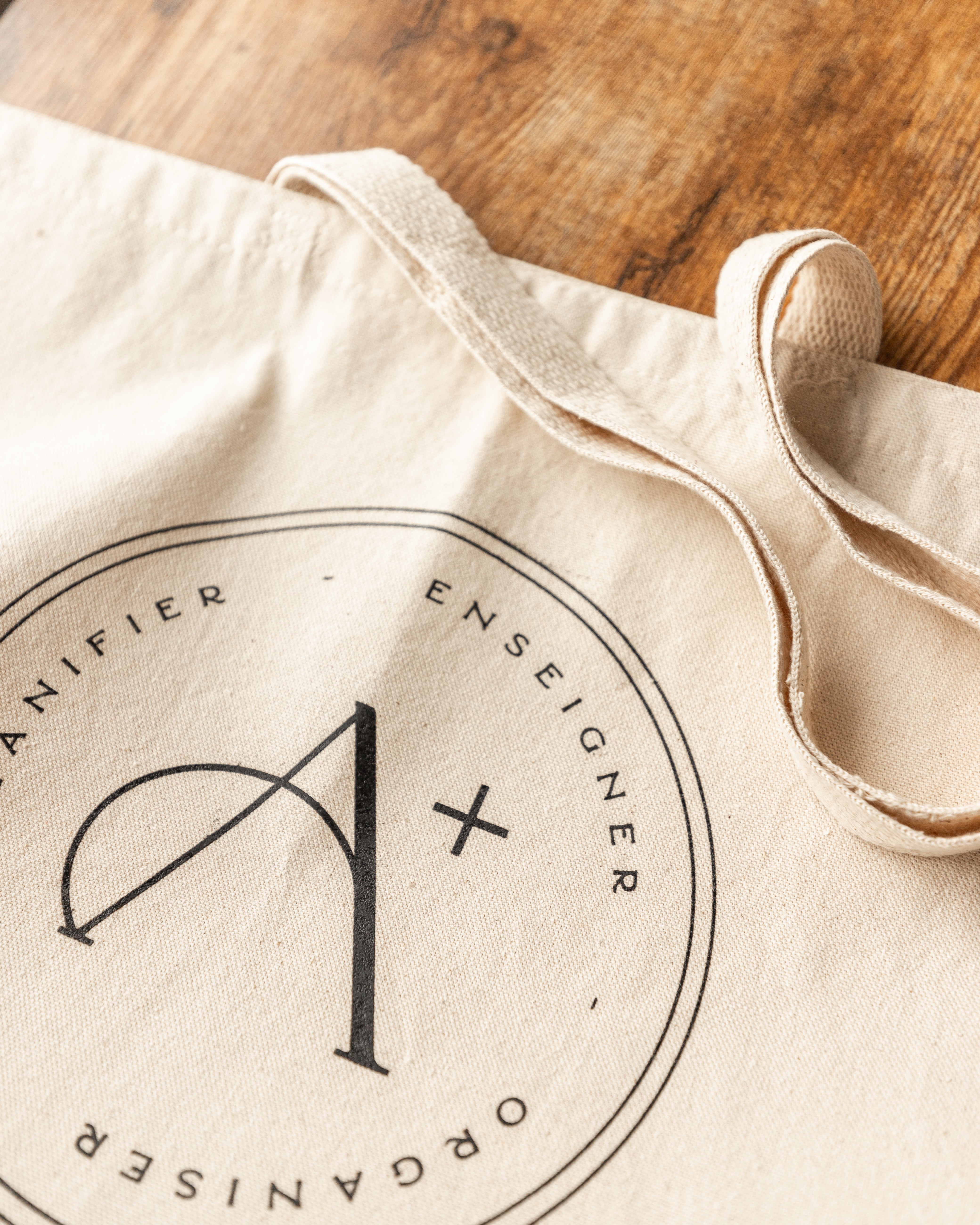 Accessoires de papeterie pour professeurs, éducatrices ou autres métiers dans le domaine de l'éducation.