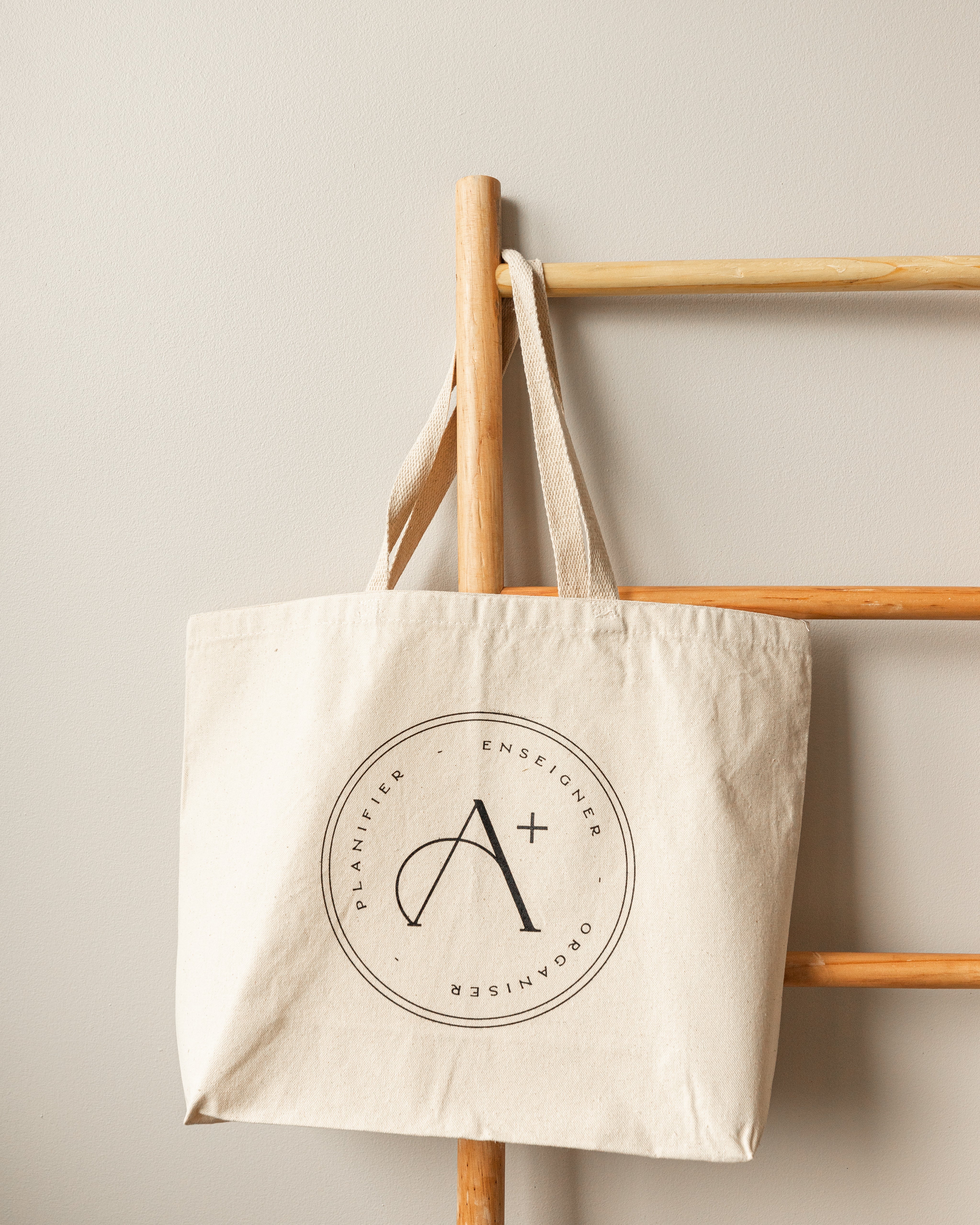 Accessoires de papeterie pour professeurs, éducatrices ou autres métiers dans le domaine de l'éducation.